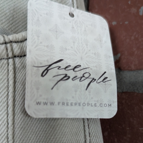 NWT- WE THE FREE- OLD WEST SLOUCHY JEAN SZ. 28 - Picture 7 of 12